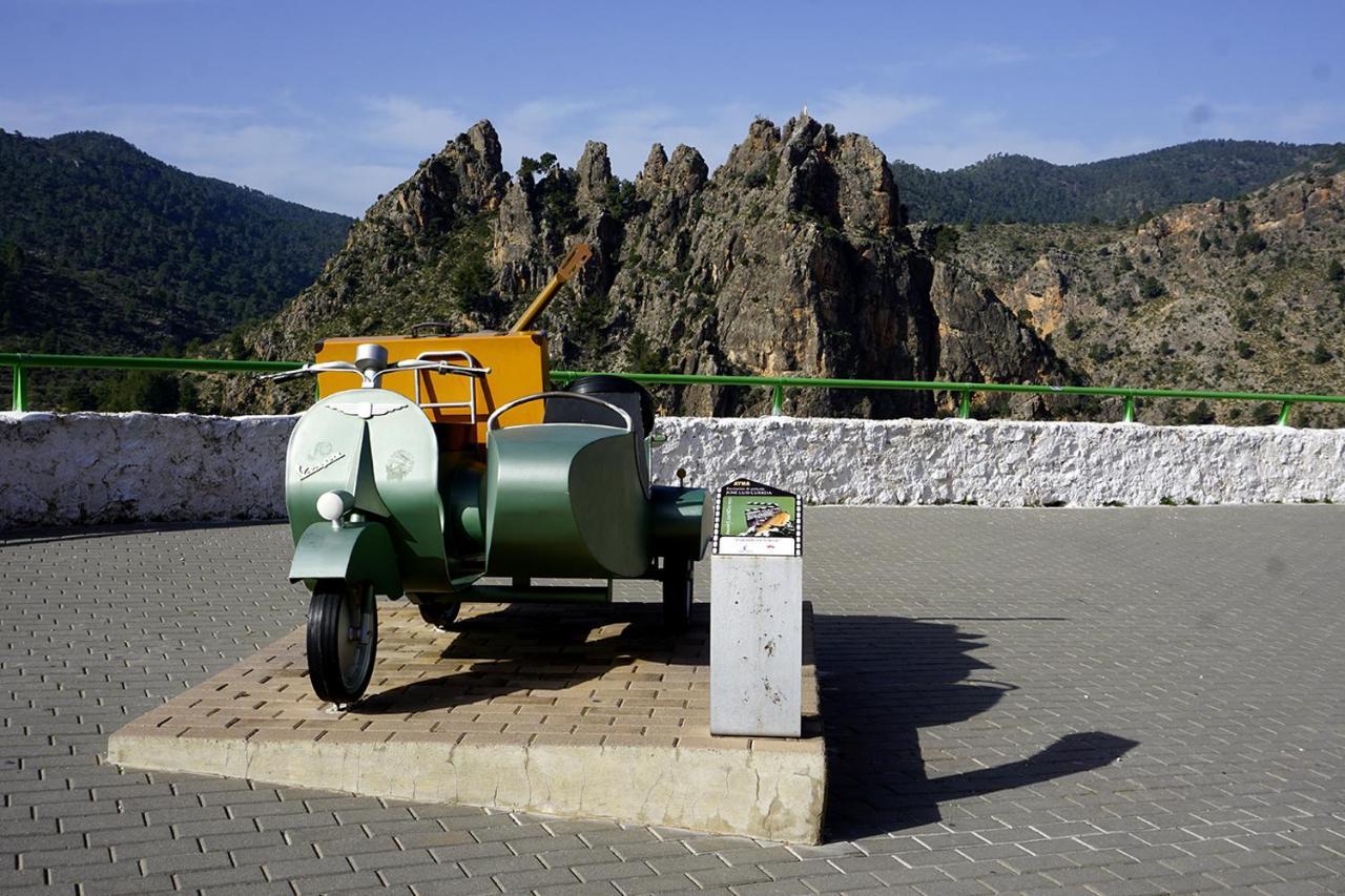 Alojamientos Rurales Entre Rocas Аїна Екстер'єр фото