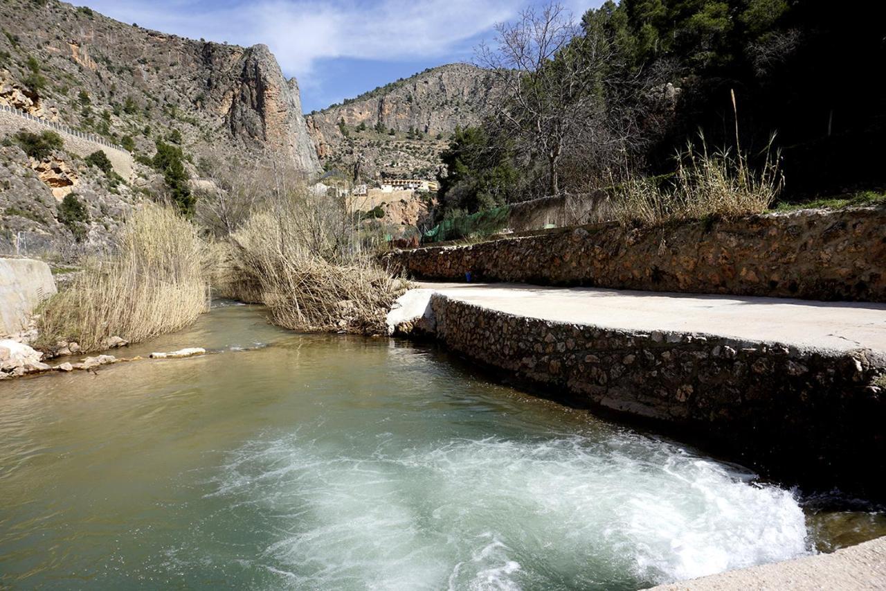 Alojamientos Rurales Entre Rocas Аїна Екстер'єр фото