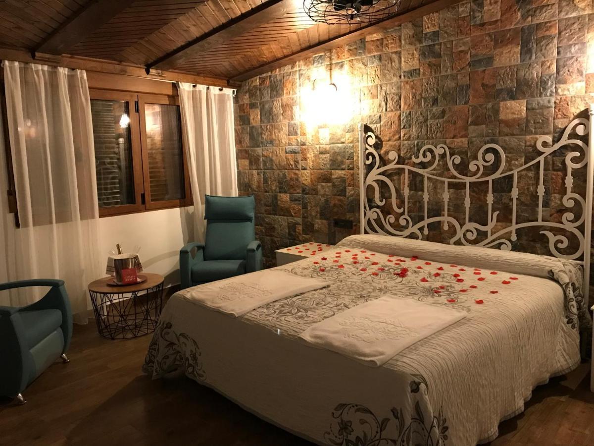 Alojamientos Rurales Entre Rocas Аїна Екстер'єр фото